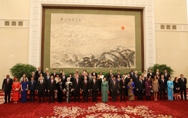 Istri Presiden Erdogan Percaya Diri dan Bangga Berjilbab di KTT China Istri Presiden Erdogan Percaya Diri dan Bangga Berjilbab di KTT China