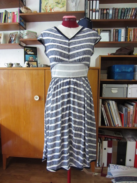 Swingin' it in vintage: Chevron jersey dress