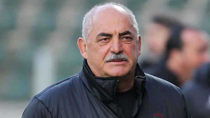 Mercado ao rubro: Vítor Oliveira nega Farense e Leixões ganha força