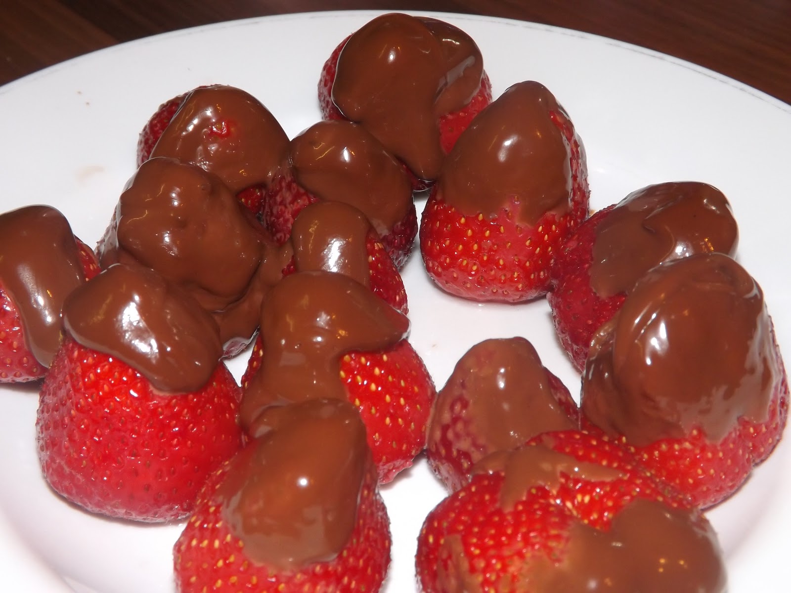 TheNipTuckFoodBlog Strawberries and Chocolate Sauce