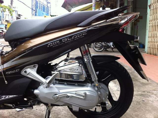 Mẫu sơn xe Airblade 110 màu đen - vàng đồng