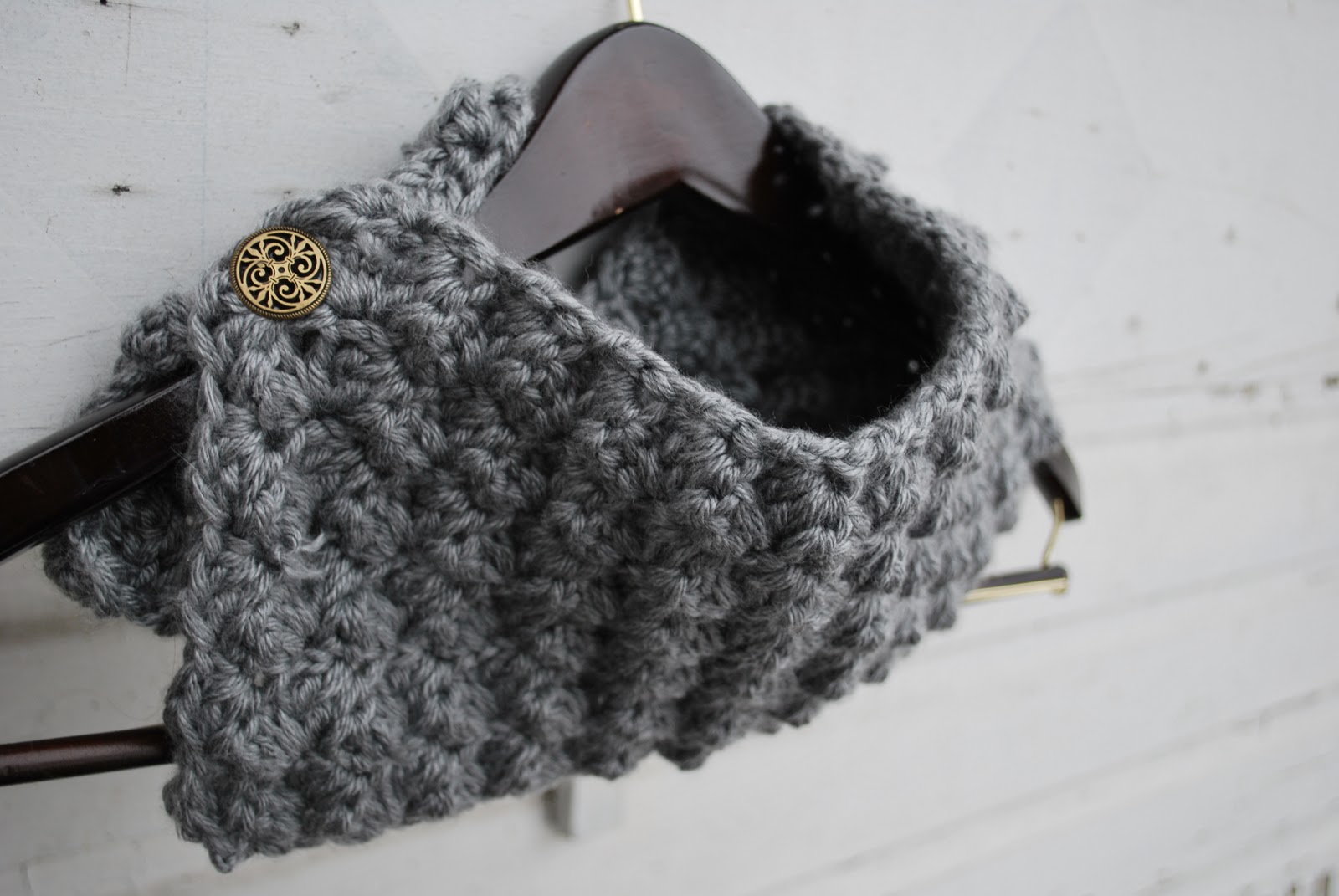 easy crochet birthday gifts Cowl Pattern One Patterns Crochet and Accessories: Button Crochet Free