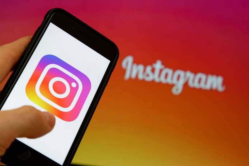 Instagram tests tapping instead of scrolling through posts, first in ...