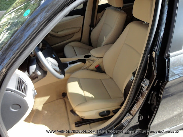 BMW X1 2012 - interior