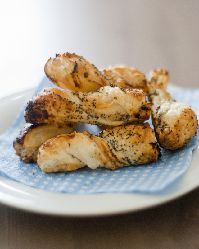 SoyDivision PUFFPASTRY STICKS WITH CREAMY ONION FILLING