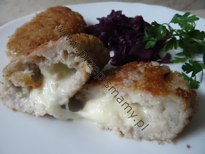 Kotlet mielony z serem mozzarella Kotlet mielony z serem mozzarella