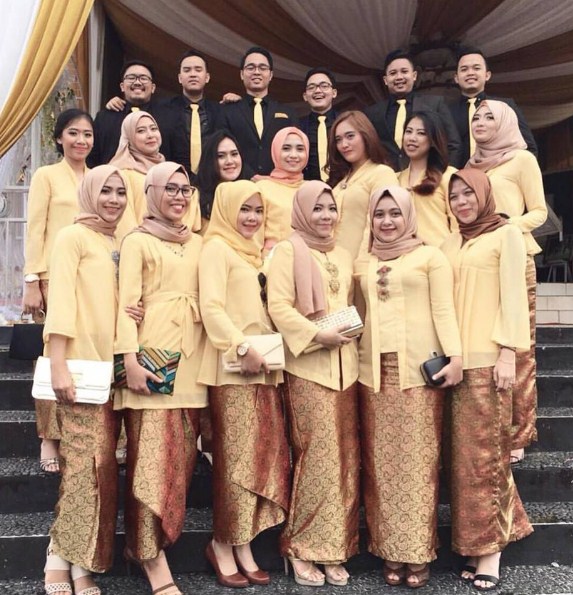 Model Baju Kebaya Muslim Terbaru untuk Remaja dengan Kombinasi Batik