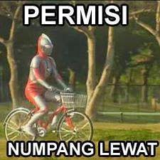 Ultraman numpang lewat membasmi monster di bumi