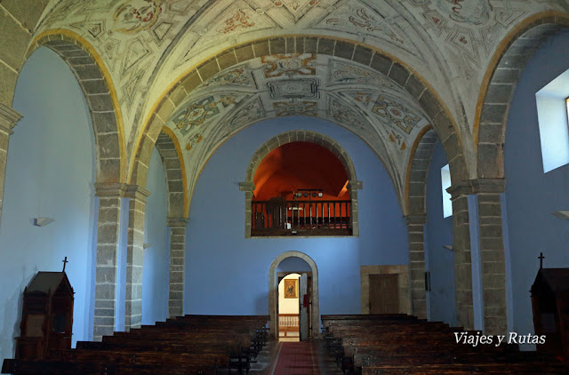 Interior de la Iglesia Interior de la Iglesia de San Pedro de Villanueva de Cangas de Onís