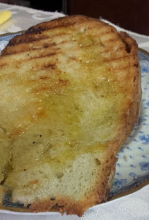 pão torrado com azeite