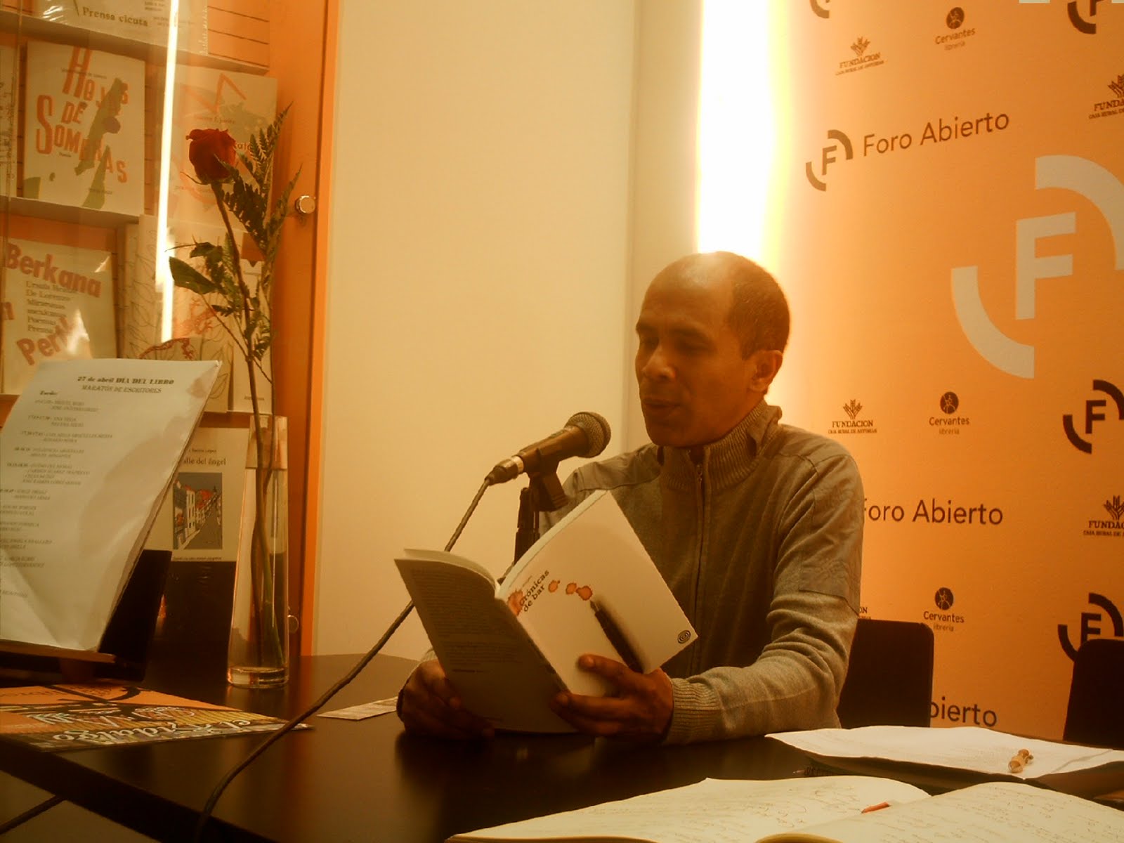 EL ESPECTADOR venezolano Beca y libro para Edgar