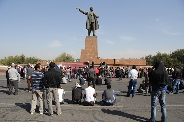 Kirghizistan, Och, Lénine, Place de la Ville, © L. Gigout, 2012