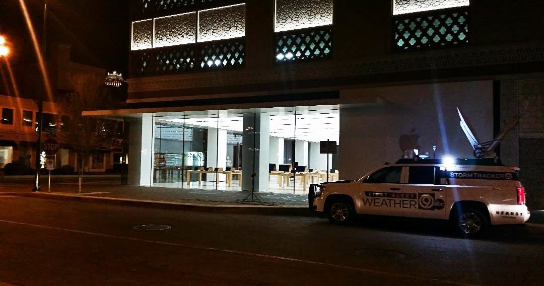 If The Kansas City Country Club Plaza Apple Store Is Calling, It's