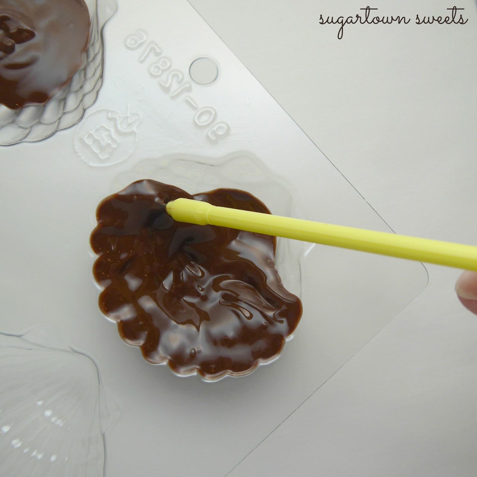Sugartown Sweets Caramel Filled Chocolate Clam Shells With Candy Pearls