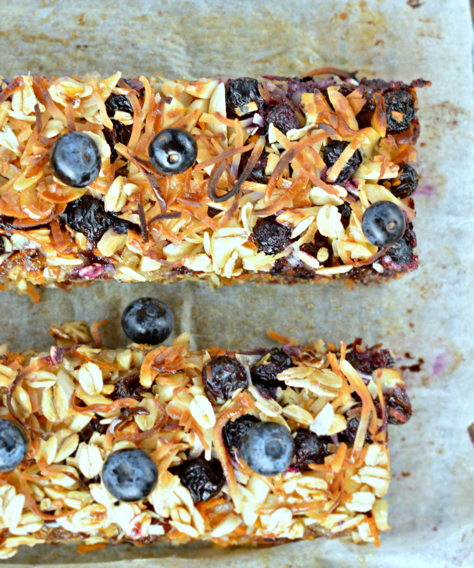 CARROT CAKE BAKED OATMEAL BREAKFAST BARS VEGAN