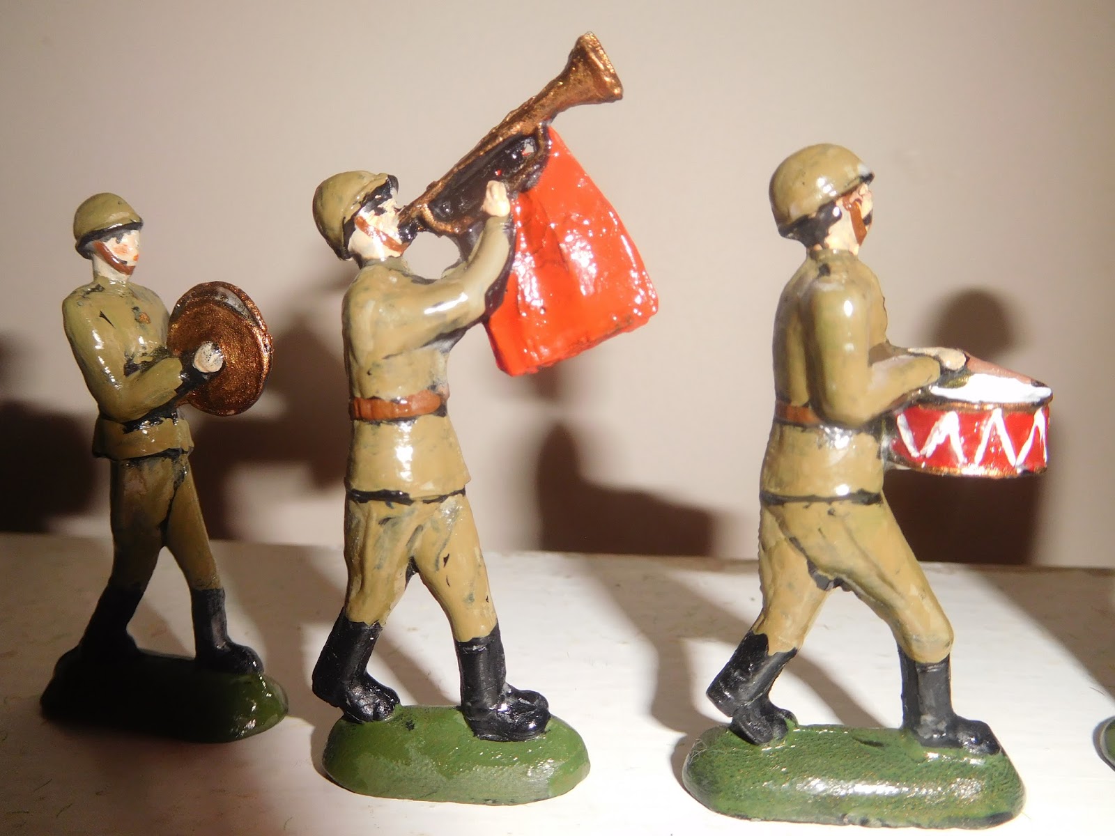 toy soldiers metal figures