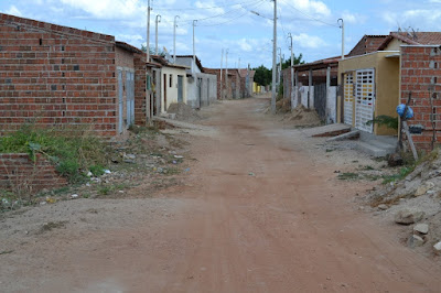 Moradores da Primeira Ilha de santana, Cobram ao prefeito interino providências sobre a Pavimentação das ruas !