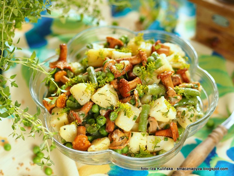 salatka_z_kiszonymi_kurkami salatka ziemniaczana z grzybkami, z groszkiem, fasolka szparagowa, zielony groszek, mrozonki, poltino, salatki ziemniaczane, kureczki, kiszone grzyby,