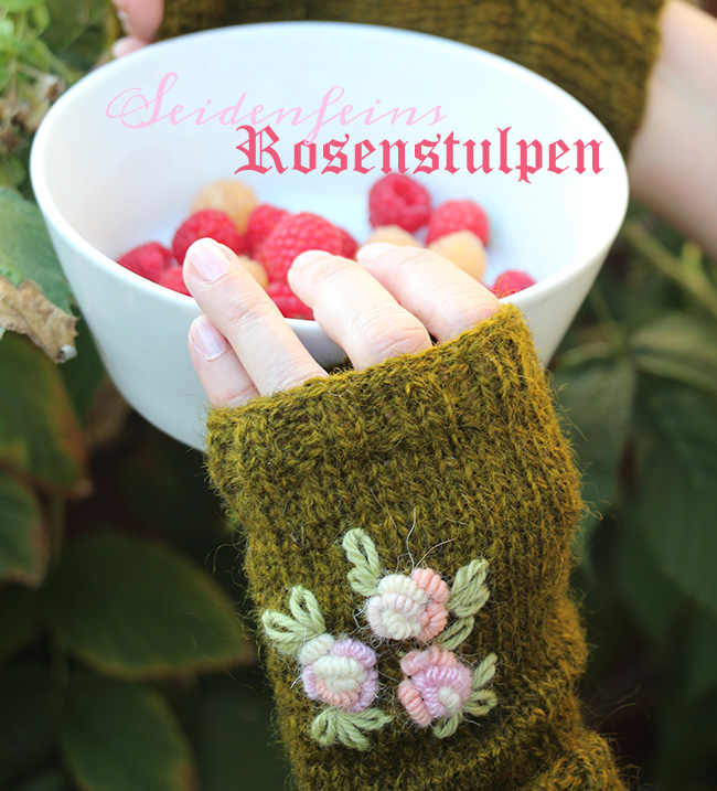 gestrickte kleine Rosen-Handstulpen * knitting small fingerless rose mittens