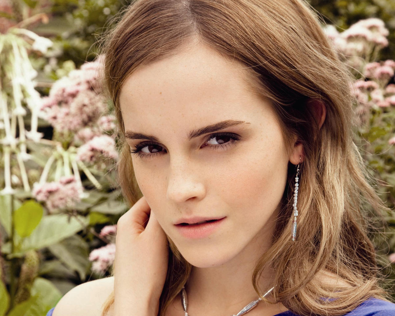 Emma Watson - Daily Dose ~ Wallpaper | Gossipad