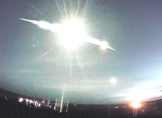 Bolide meteor flashes Latvian skies / Article