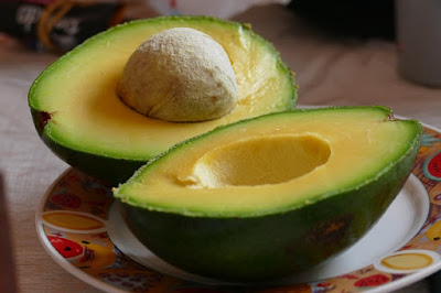 Khasiat buah alpukat ialah mengandung banyak lemak yang baik 5.manfaat buah alpukat 