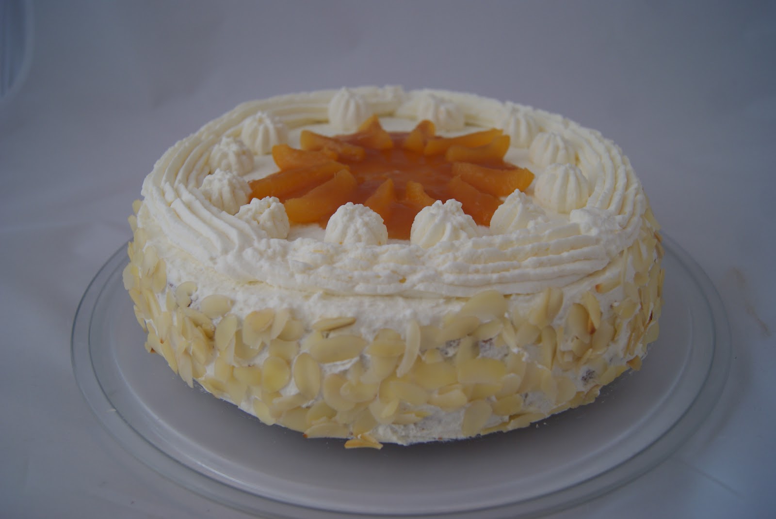 biscuit and buttercream: Aprikosen-Schokotorte