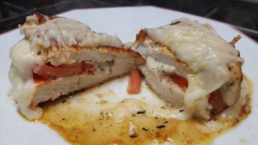 Receta Pechugas pollo rellenas de tomate y queso.
