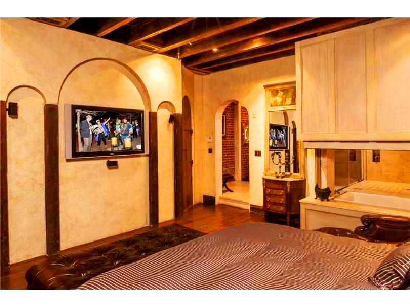 FRENCH QUARTER HOMES AND CONDOS, BY RAISA! WAREHOUSE DISTRICT, NEW ORLEANS