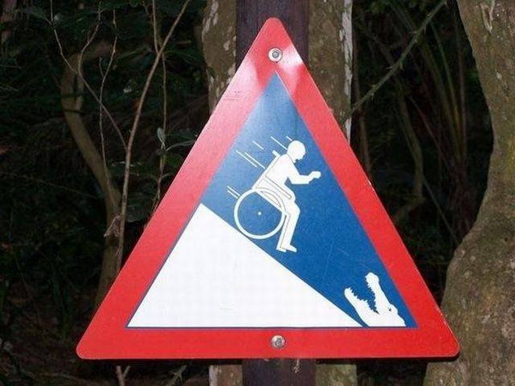 Смешные знаки дорожного движения. Забавные дорожные знаки. Прикольные дорожные знаки. Несуществующее знаки. Предупреждающие знаки.