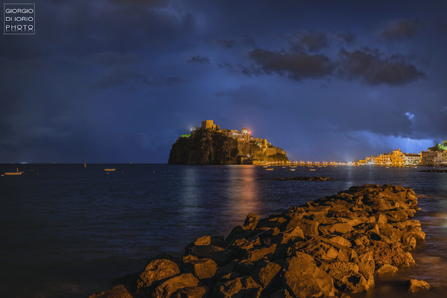 lunga esposizione, scatto flessibile, fotografare i fulmini, isola d' Ischia, Foto Ischia, Ischia di Notte, temporale Ischia, Meteo Ischia, Castello Aragonese, Spiaggia dei Pescatori, 