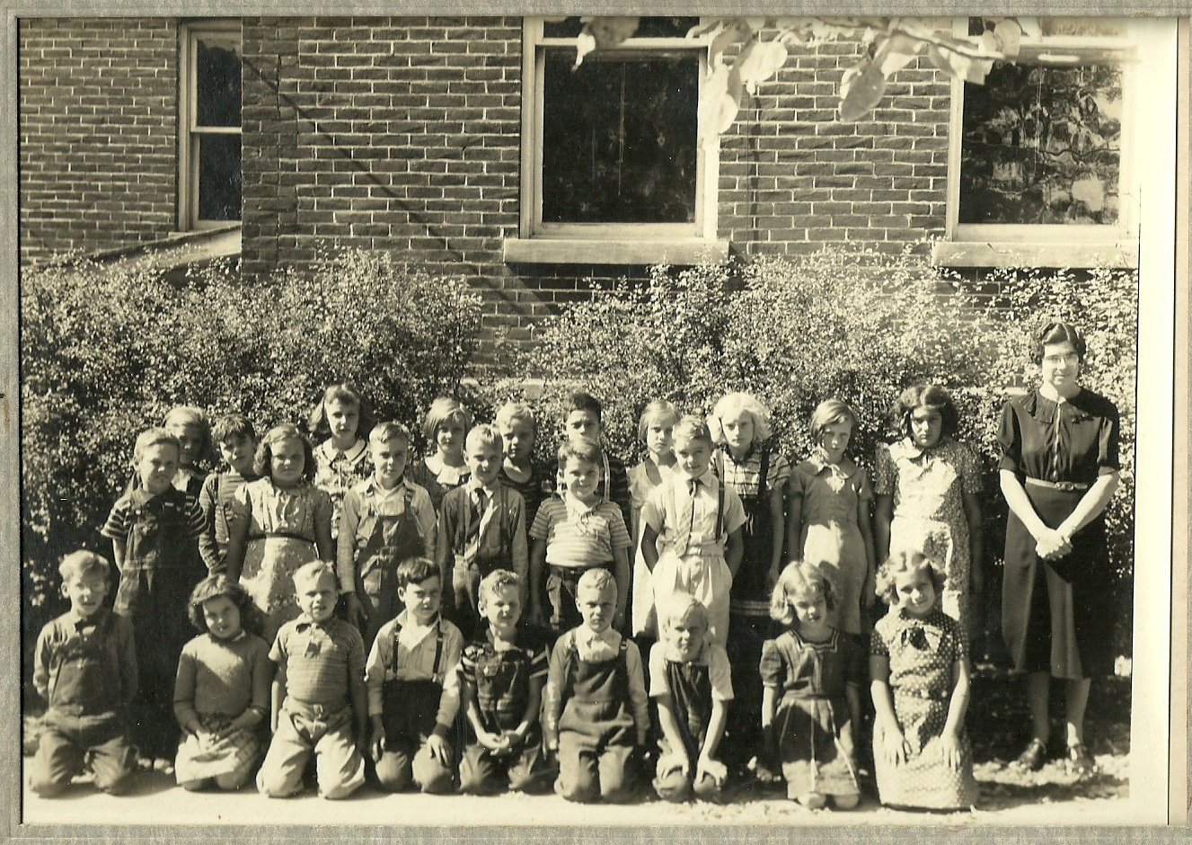 AT THE RIVERBEND Spencerville Elementary 19391940