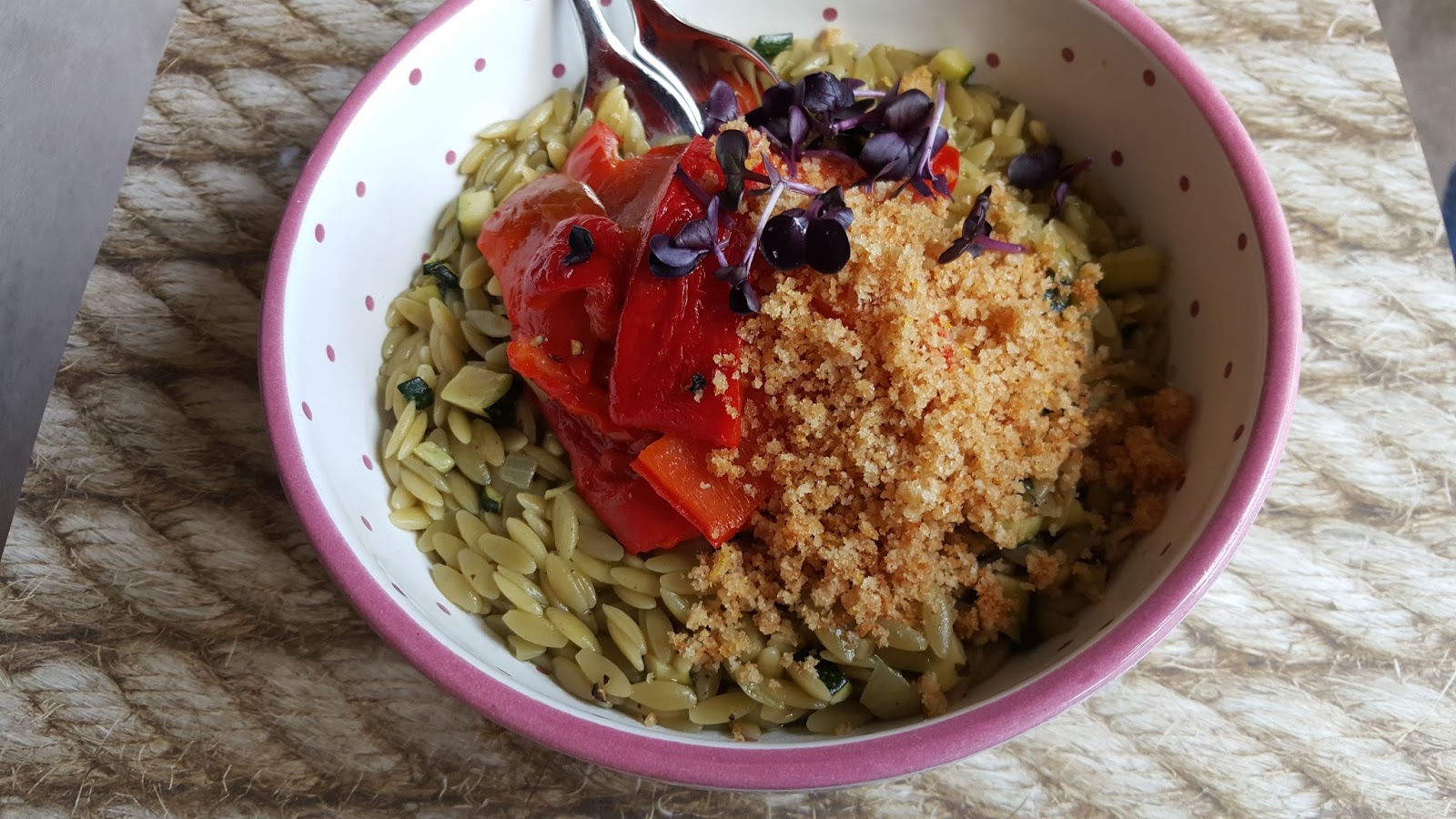 Foodoptions and Flavours Matcha Green Tea Pasta with Roasted Peppers