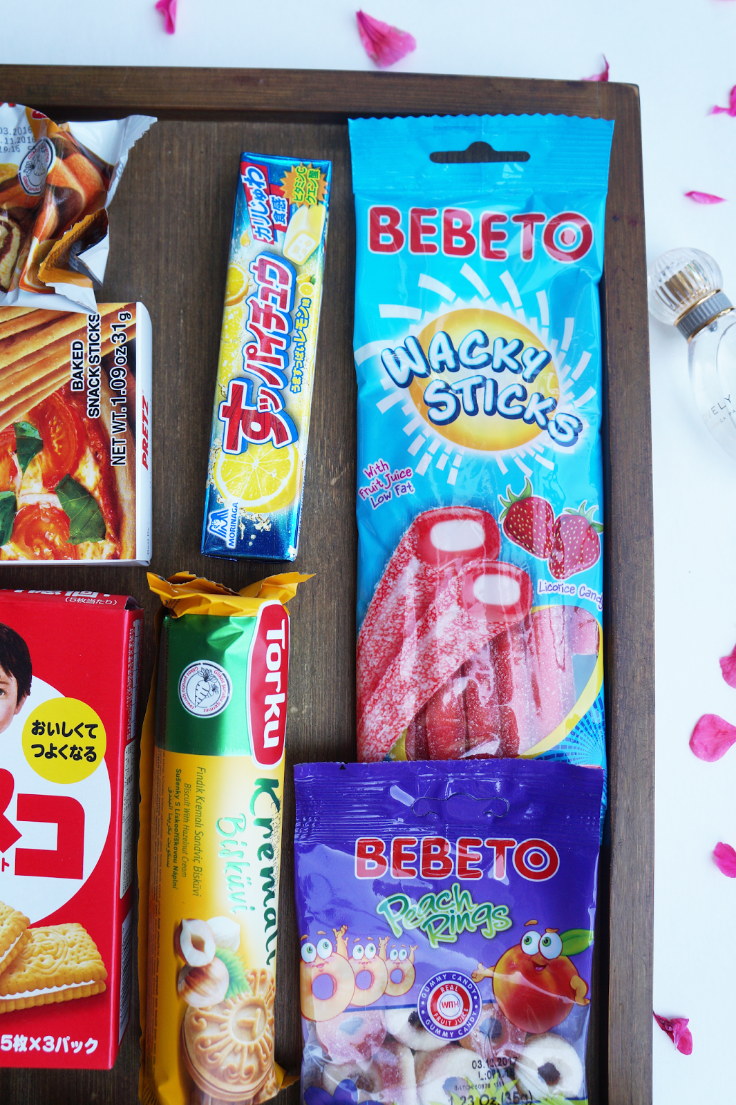 International Candies & Snacks MunchPak Subscription Box Review