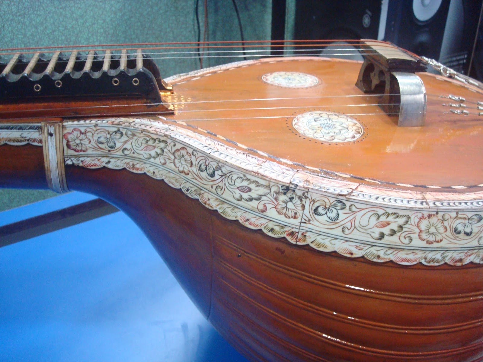 Old veena for sale Musical instruments