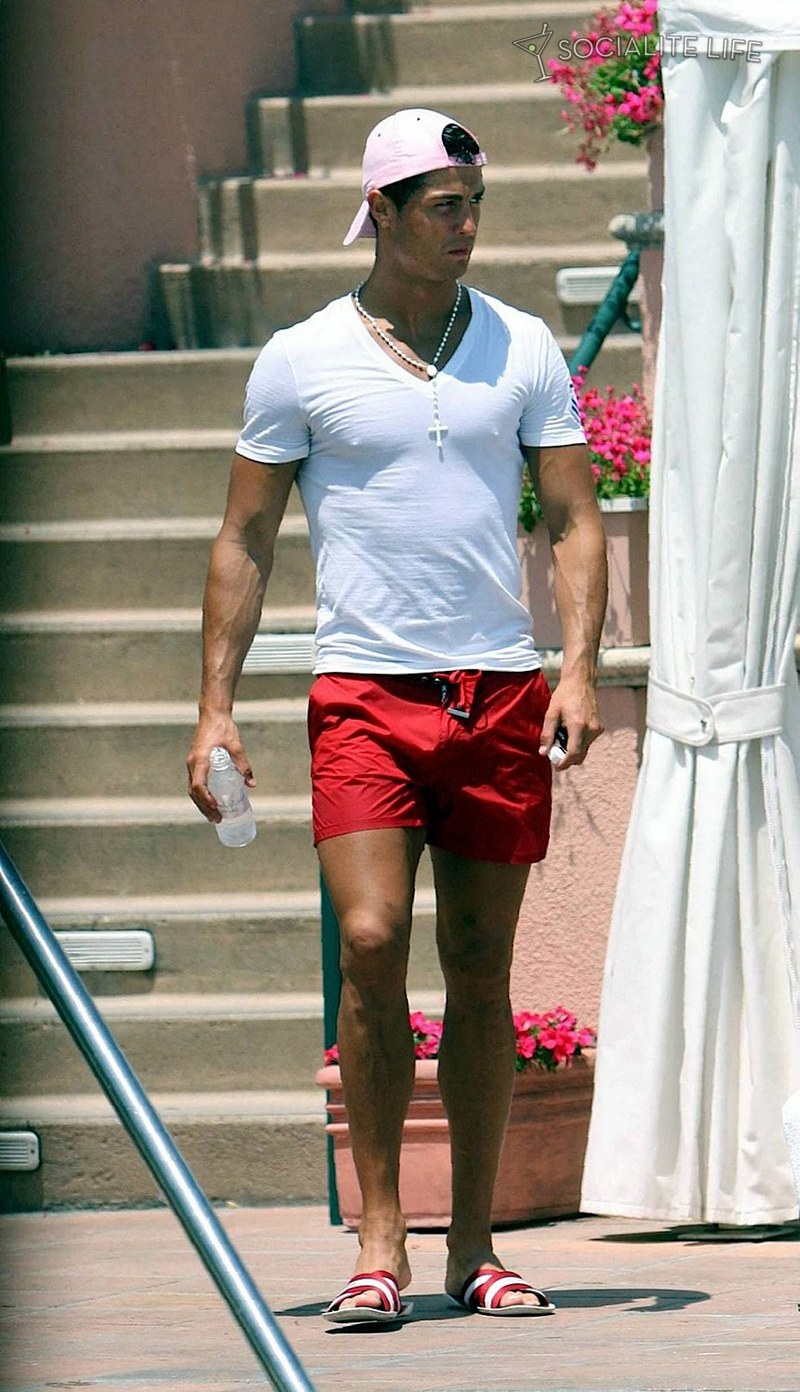 cristiano ronaldo feet size