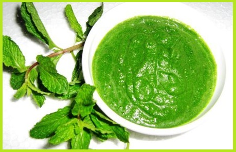 पुदीना की चटनी बनाने की विधि - Pudina Chutney Recipe For Upvas पुदीना की चटनी बनाने की विधि - Pudina Chutney Recipe For Upvas