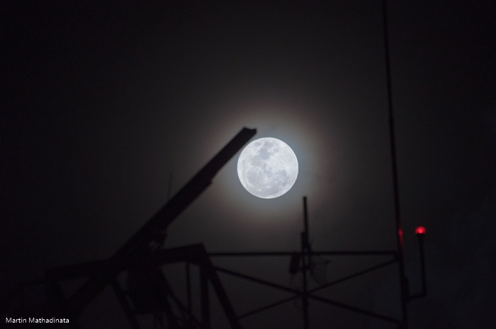Mengapa Wajah Bulan Selalu Tampak Sama Dilihat dari Bumi? - Info Astronomy