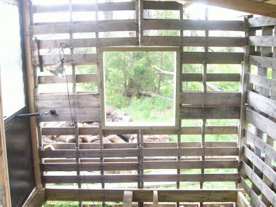 Relaxshacks.com: Cabin or Chicken Coop? Made with Recycled Pallets