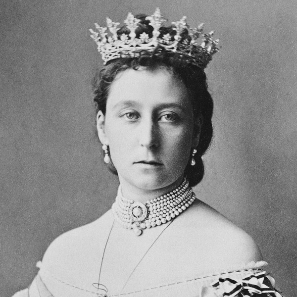 The Daily Diadem: The Hesse Strawberry Leaf Tiara | The Court Jeweller