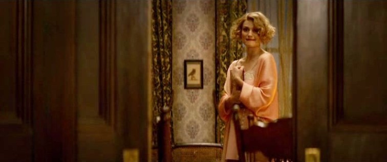 Alison Sudol as Queenie Goldstein / Fantastic Beasts and Where to Find Them...
