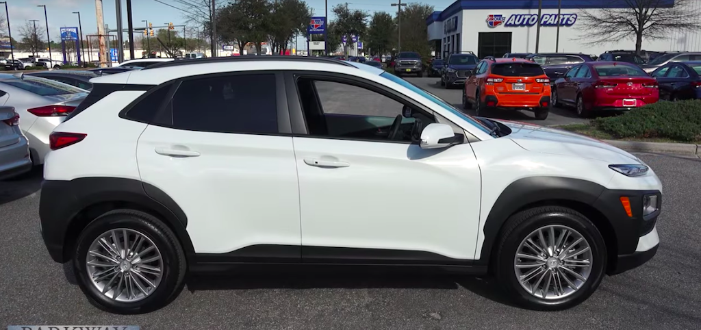 Thông Số Kỹ Thuật Xe Hyundai KONA 3 phiên bản số tự động: tiêu chuẩn 2.0AT, đặc biệt 2.0AT, turbo 1.6AT. - Kona Màu Trắng tại Việt Nam