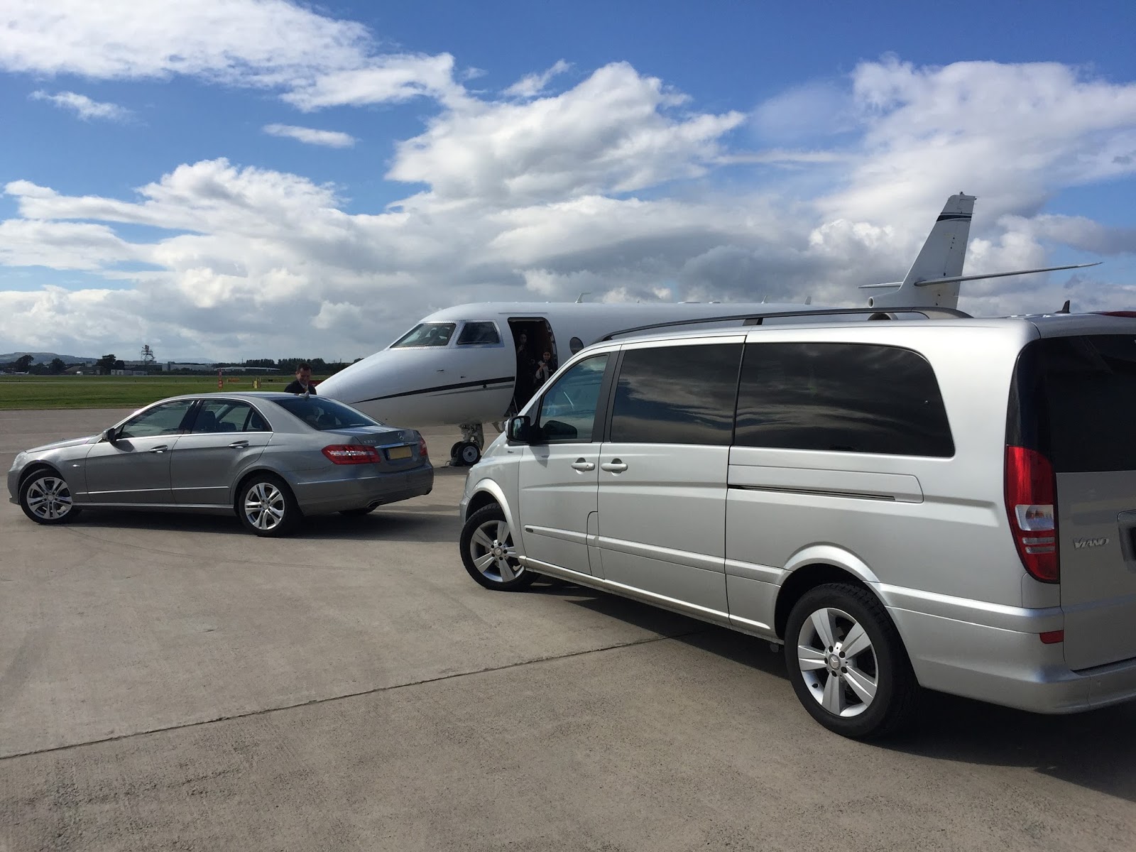 Why to Travel in London Airport Cars for Luxurious and Instant Airport
