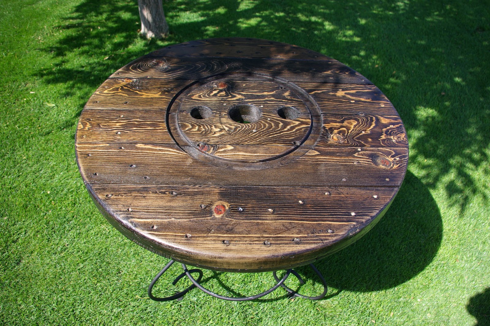 Reclaimed Rustics: WIRE SPOOL KITCHEN/PATIO TABLE