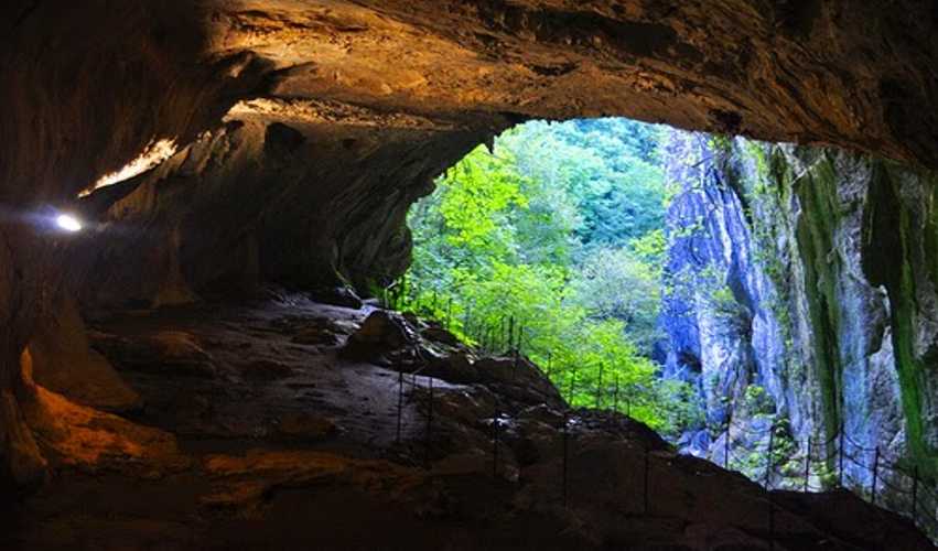 Cave Tubing, Sumber Air Panas di Dalam Goa Pancur