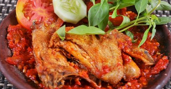 Resep Ayam Penyet Surabaya Dengan Sambal Super Pedas