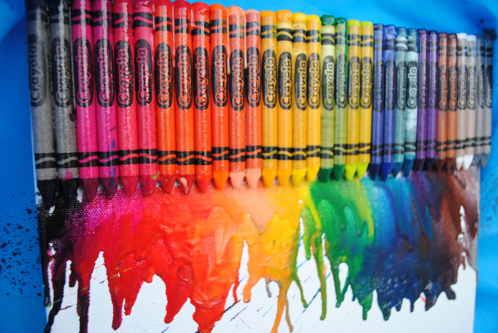 Life of a Modern Mom: Wax Crayon Craft!