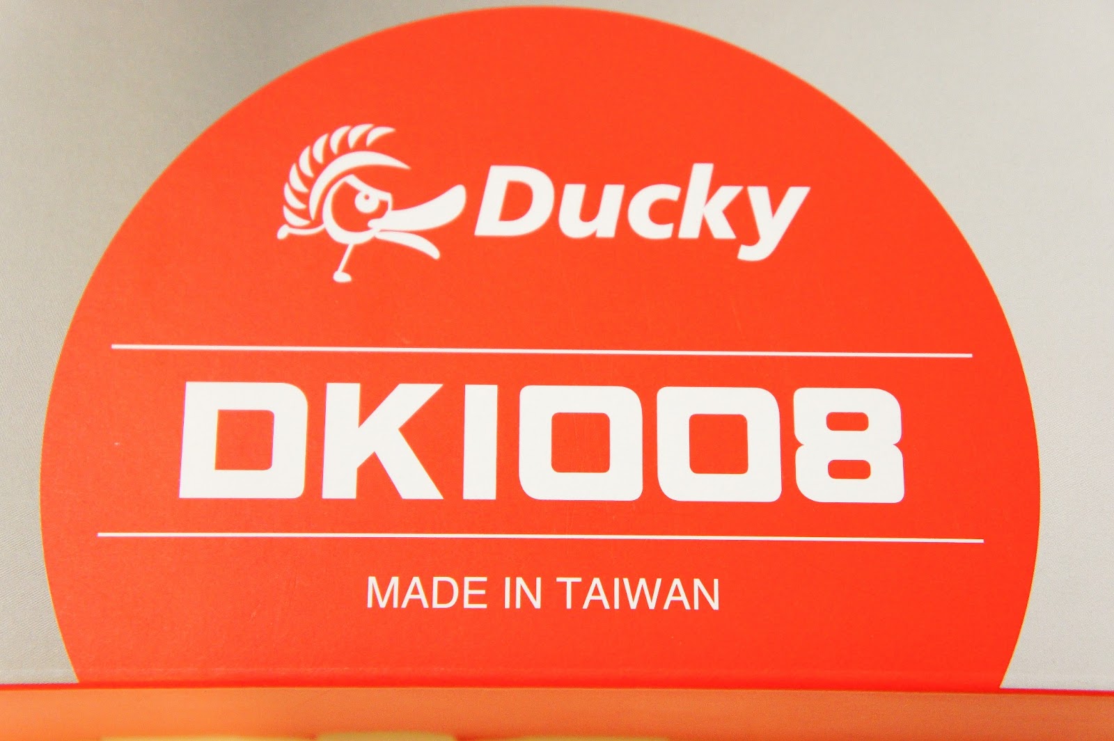 《開箱文》DUCKY 茶軸機械式鍵盤 DK-1008L (大ENTER) – 查克的吃喝玩樂