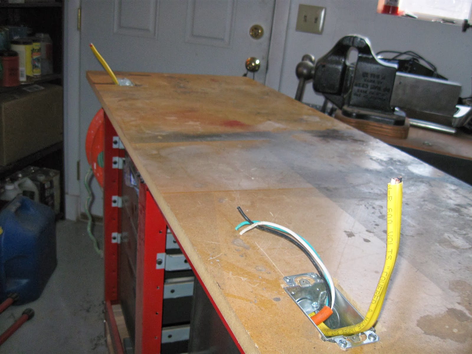 Easy Cheesy Garge Wiring Outlets to the Workbench Countertop Mount