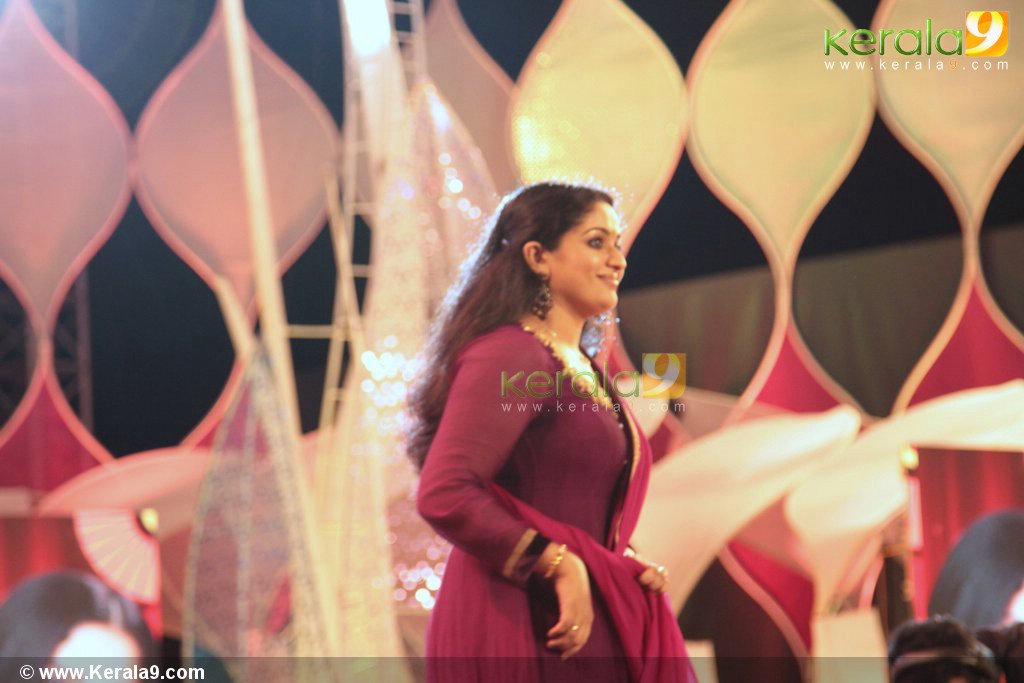 . kavya madhavan at surya tv film awards 2012 pictures